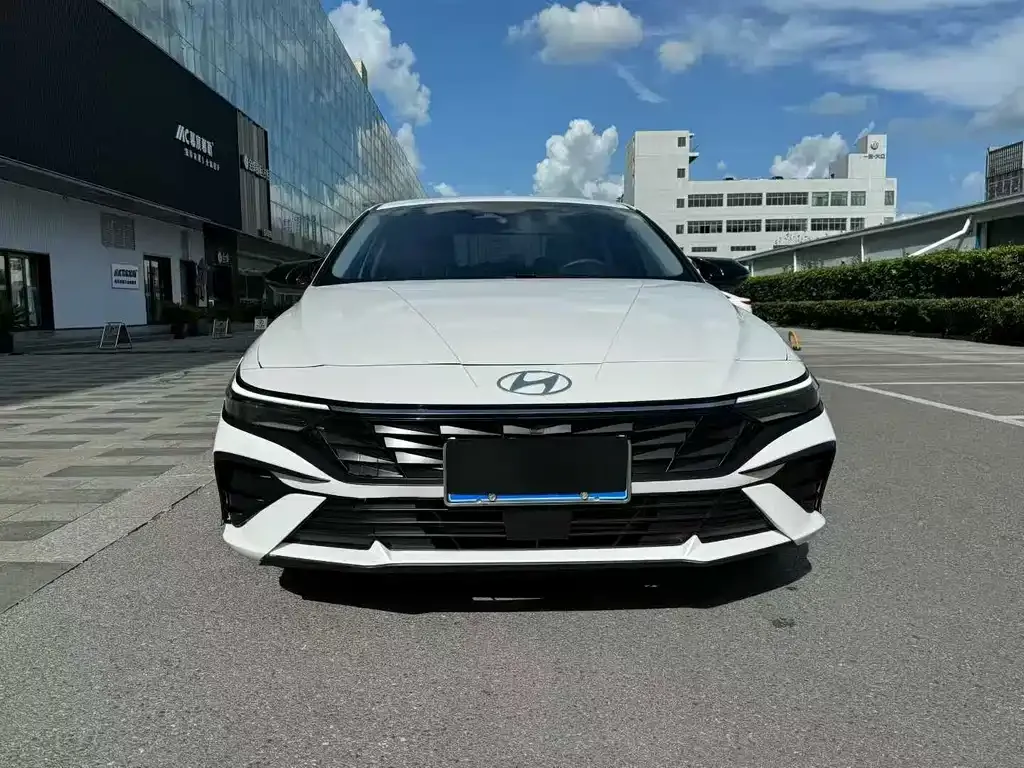 Hyundai Elantra — фото 8