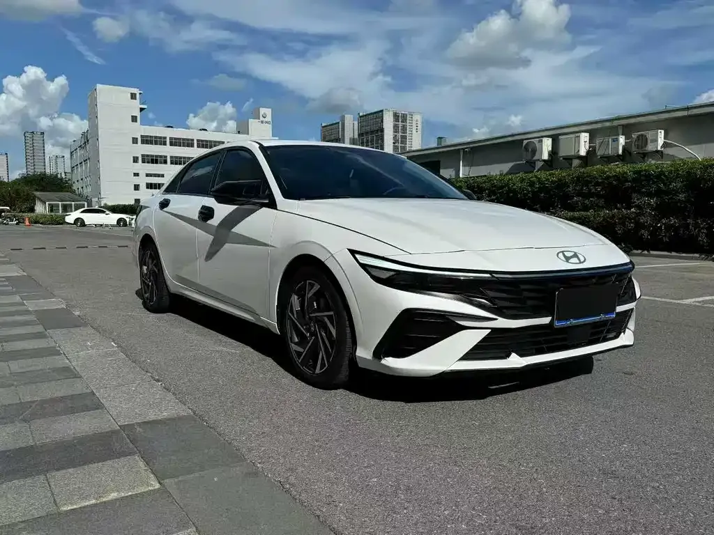 Hyundai Elantra — фото 7