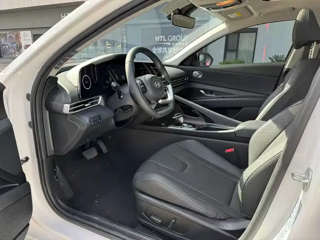Hyundai Elantra — фото 4