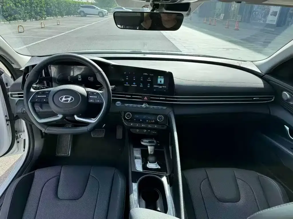 Hyundai Elantra — фото 2