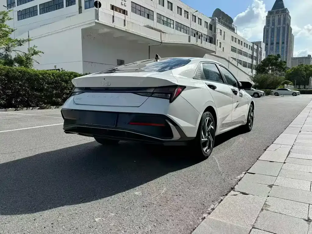 Hyundai Elantra — фото 6