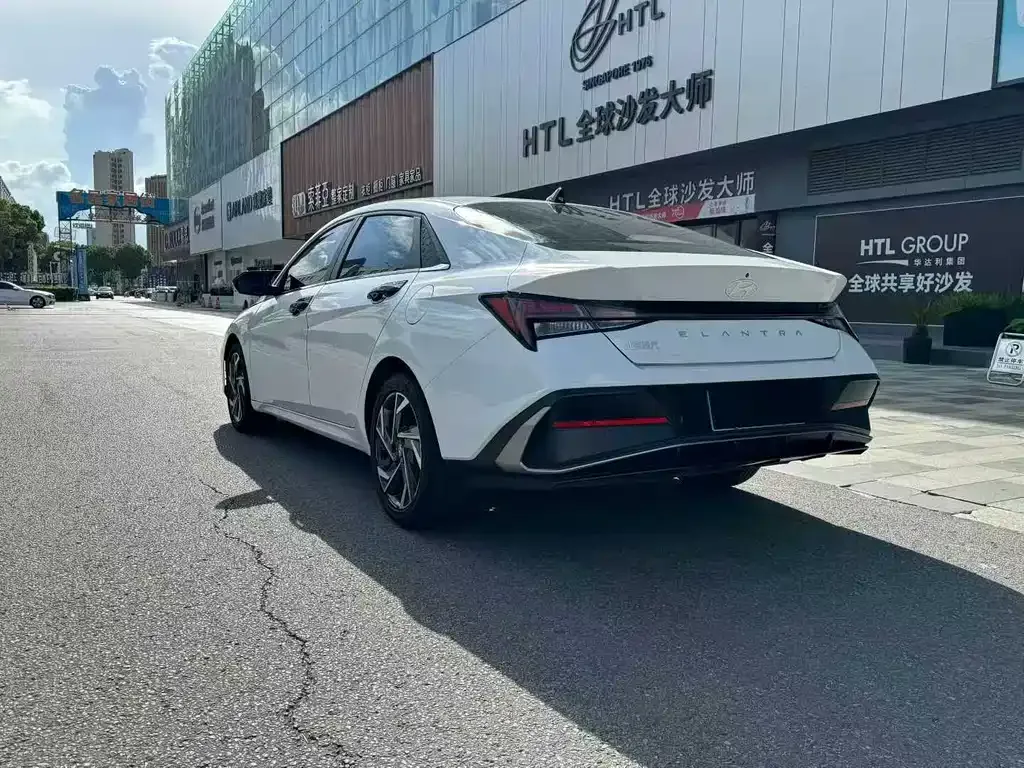 Hyundai Elantra — фото 9