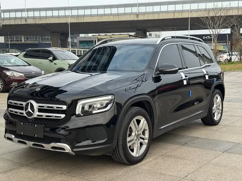 Mercedes-Benz GLB — фото 1