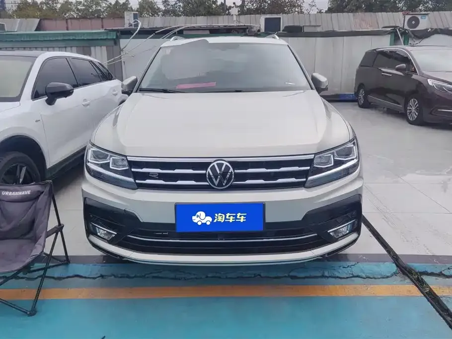 Volkswagen Tiguan L — фото 6