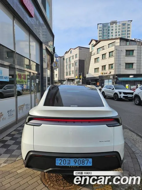 Tesla Model Y — фото 8