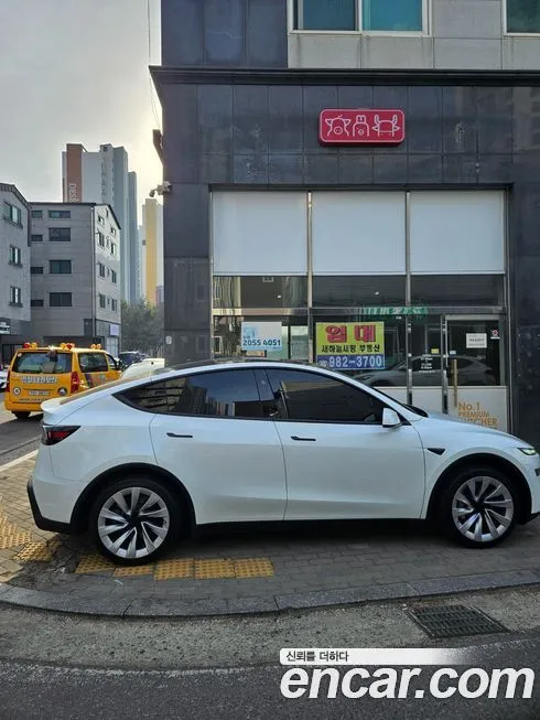 Tesla Model Y — фото 4