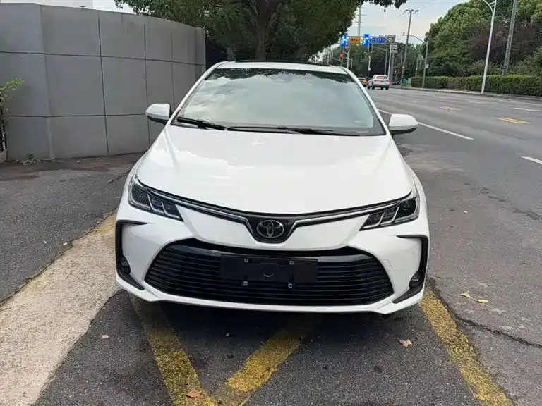 Toyota Corolla — фото 1