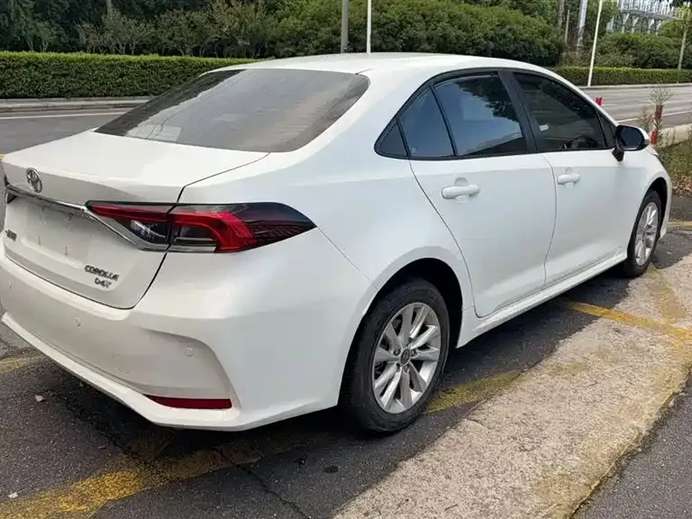 Toyota Corolla — фото 7