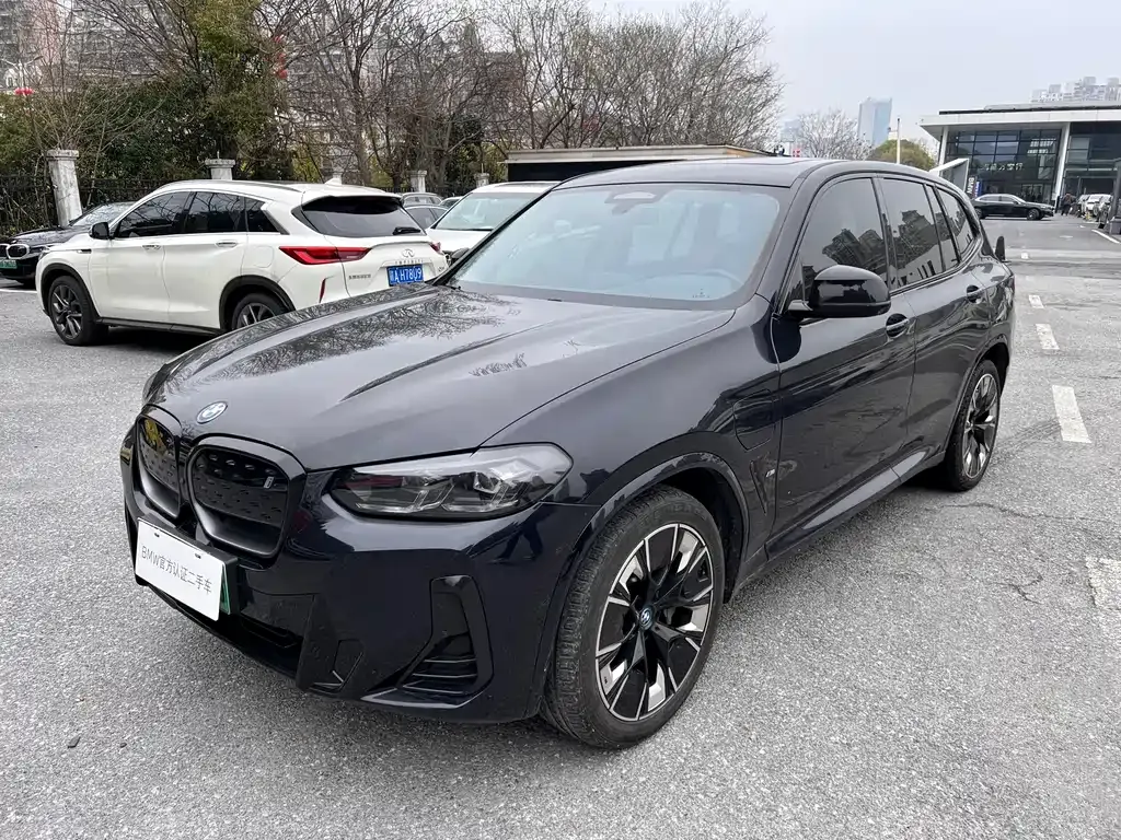 BMW iX3 — фото 1