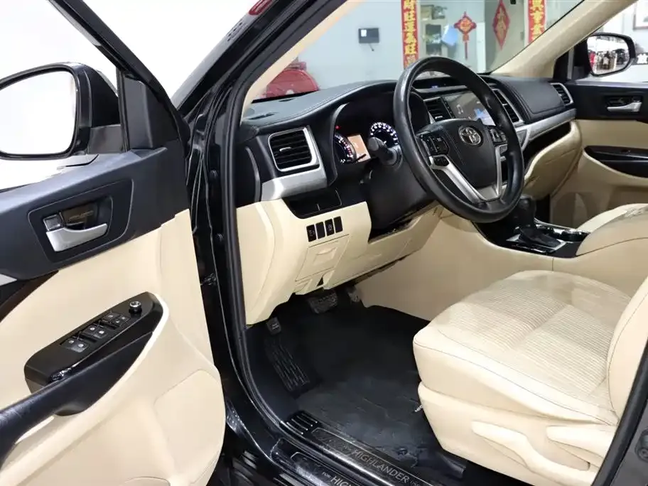 Toyota Highlander — фото 10