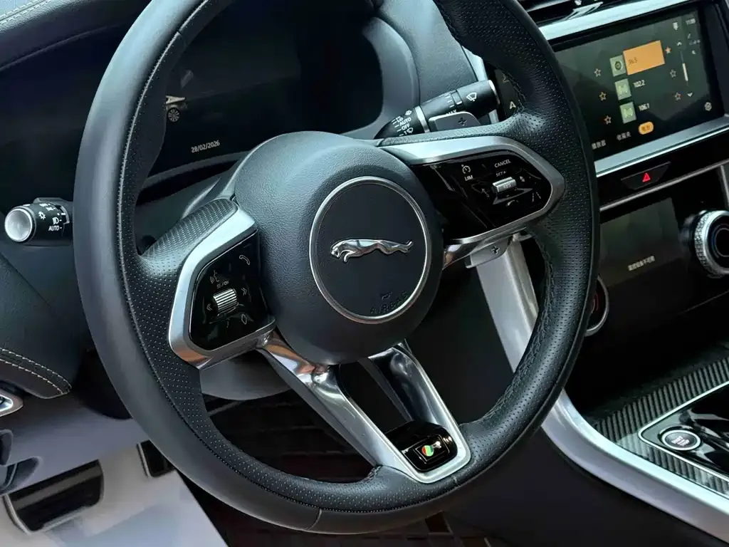 Jaguar XEL — фото 10