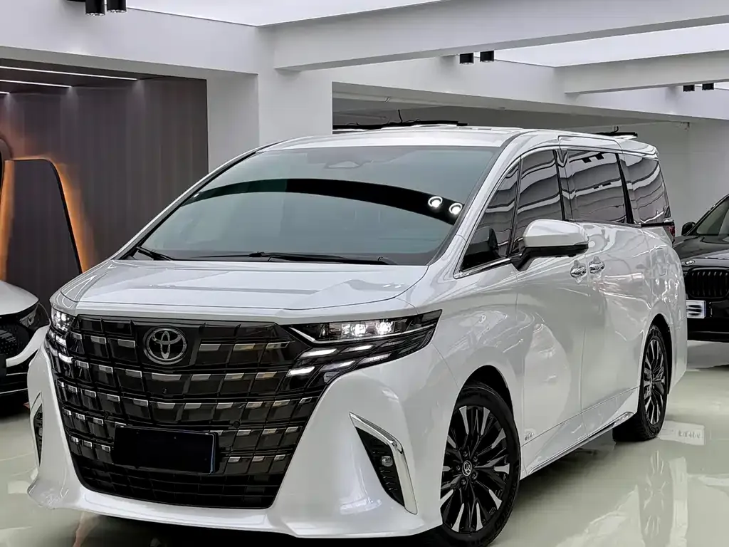 Toyota Alphard — фото 1