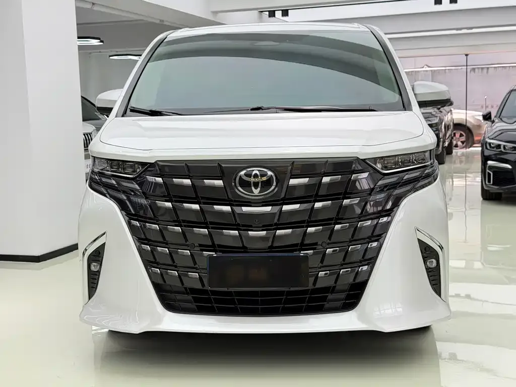 Toyota Alphard — фото 6
