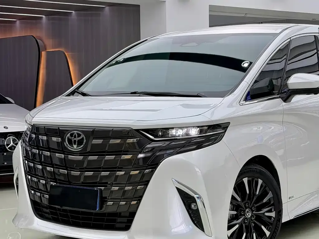 Toyota Alphard — фото 9