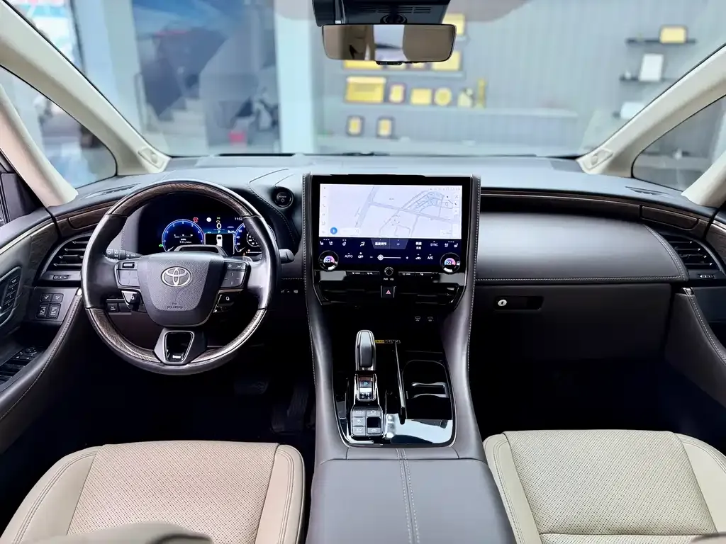 Toyota Alphard — фото 3