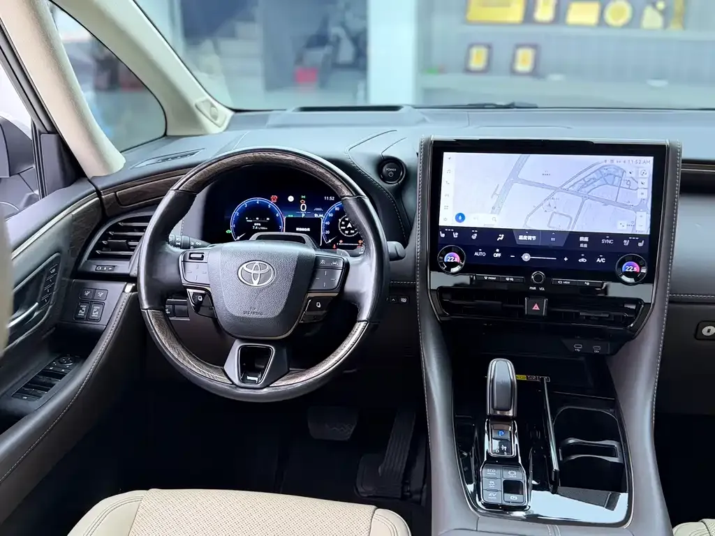 Toyota Alphard — фото 4