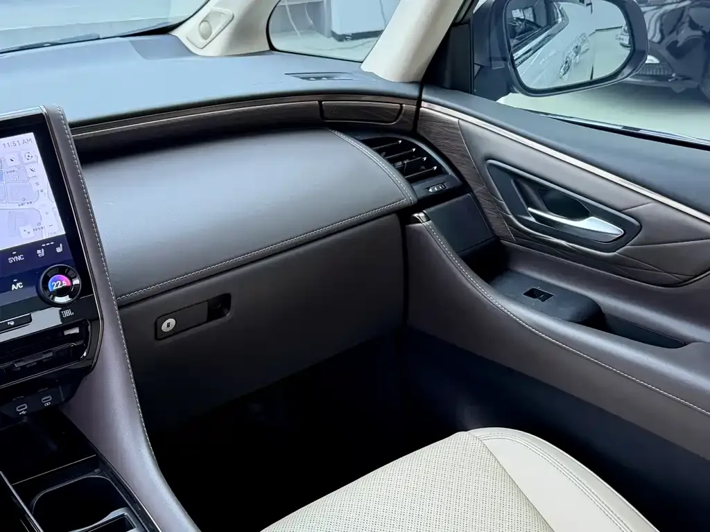 Toyota Alphard — фото 8