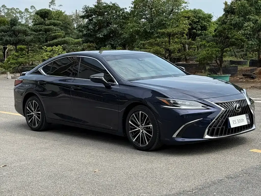 Lexus ES — фото 1