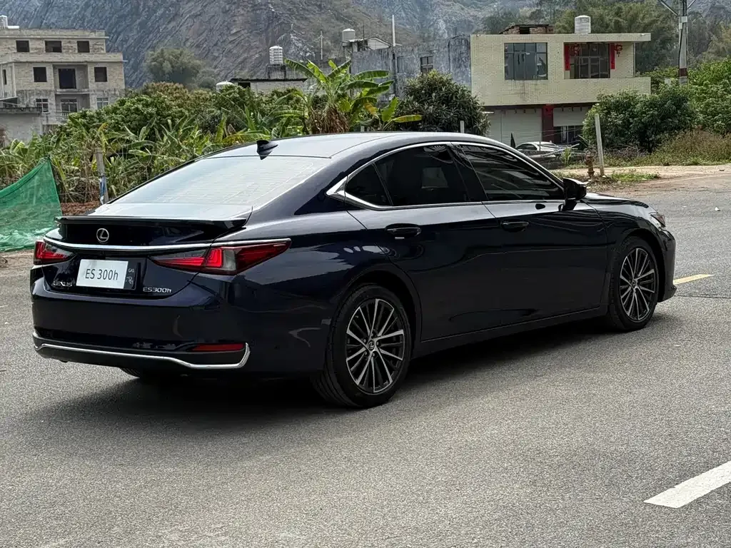 Lexus ES — фото 8
