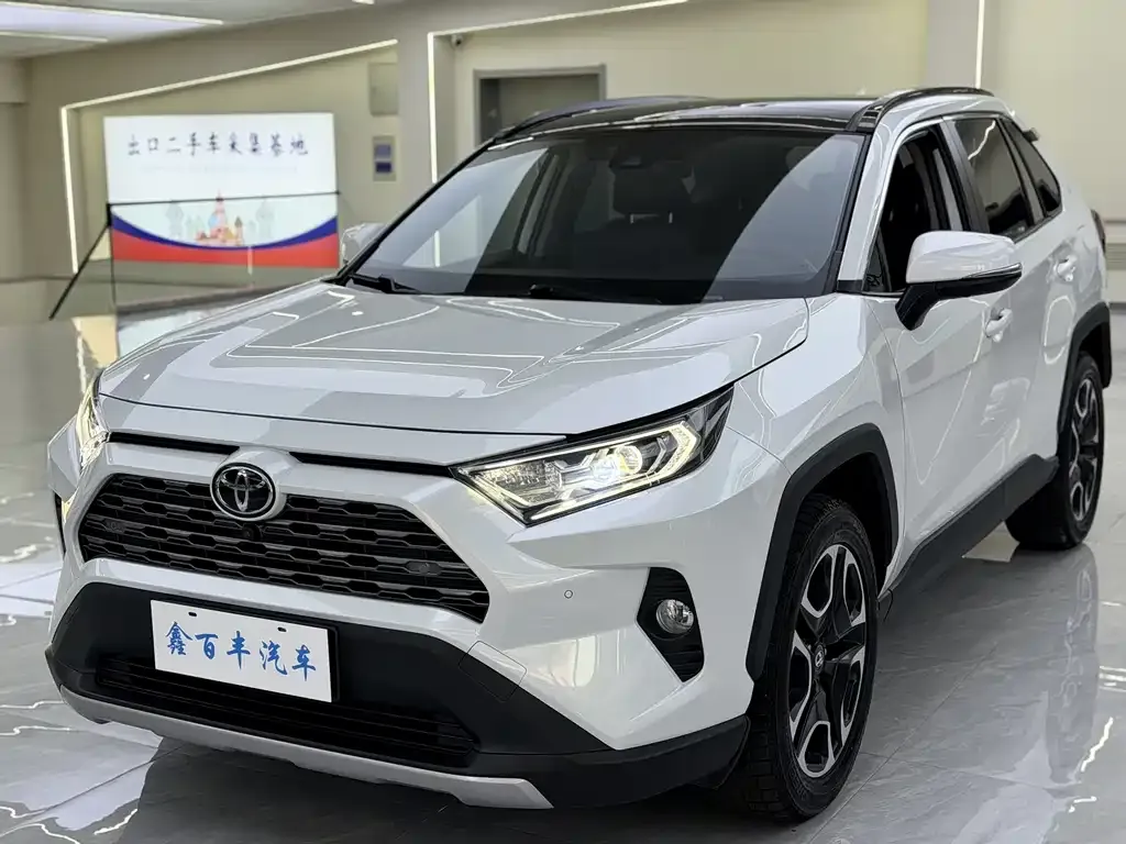Toyota RAV4 — фото 1