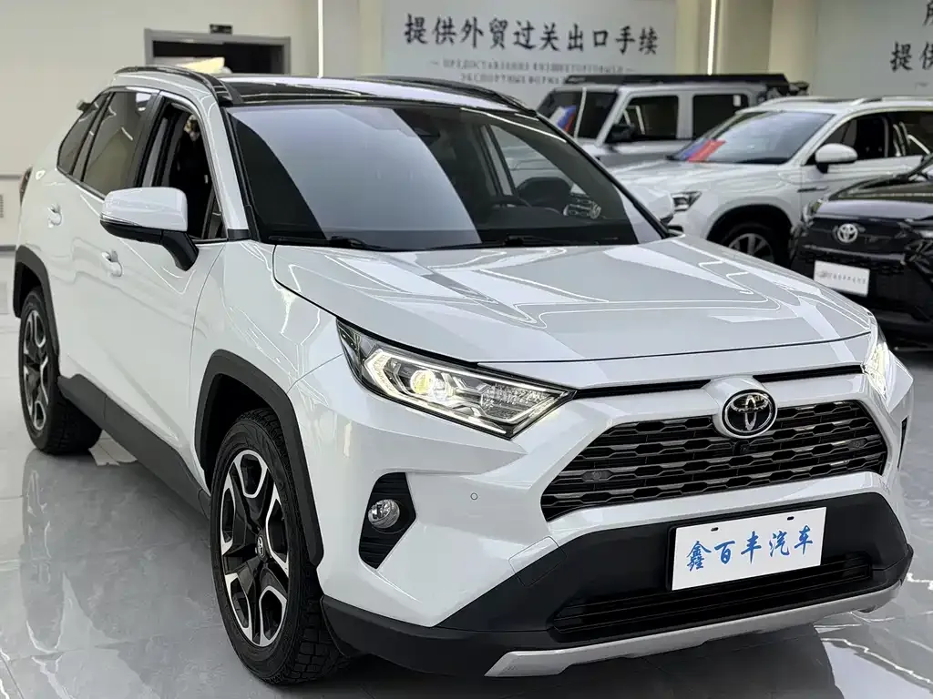 Toyota RAV4 — фото 6