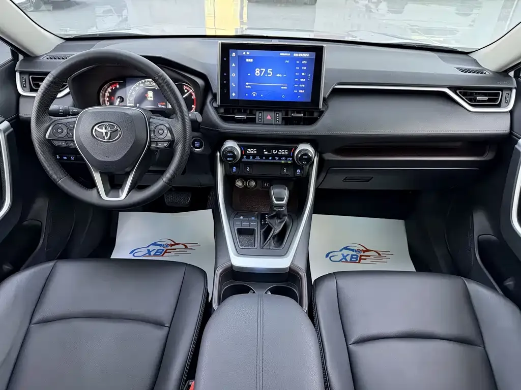 Toyota RAV4 — фото 3