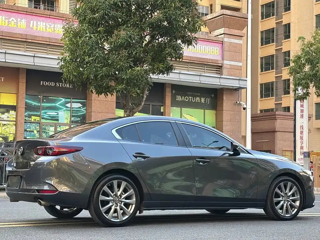 Mazda 3 Axela — фото 10