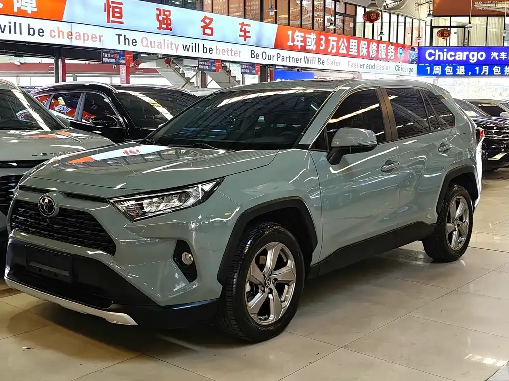 Toyota RAV4 — фото 1