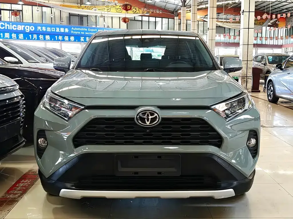 Toyota RAV4 — фото 7