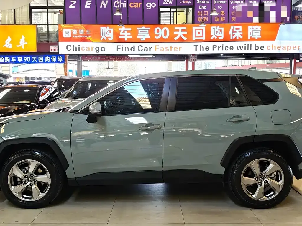 Toyota RAV4 — фото 2