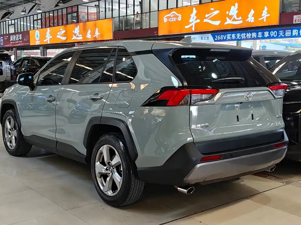 Toyota RAV4 — фото 10