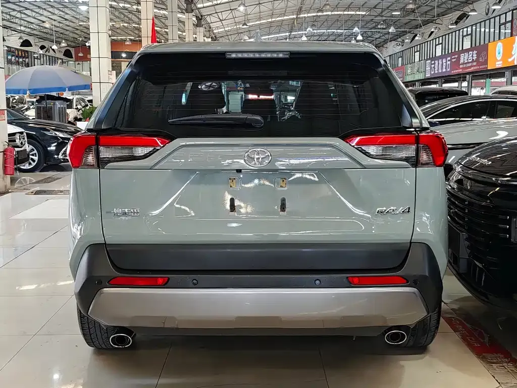 Toyota RAV4 — фото 5
