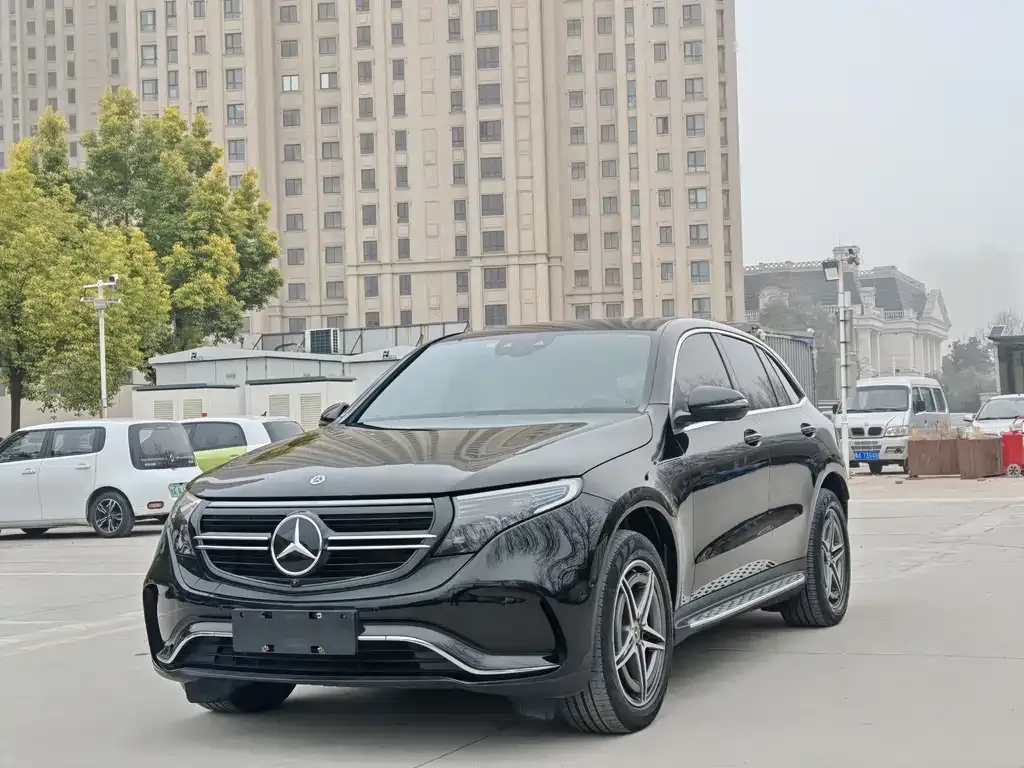 Mercedes-Benz EQC — фото 1
