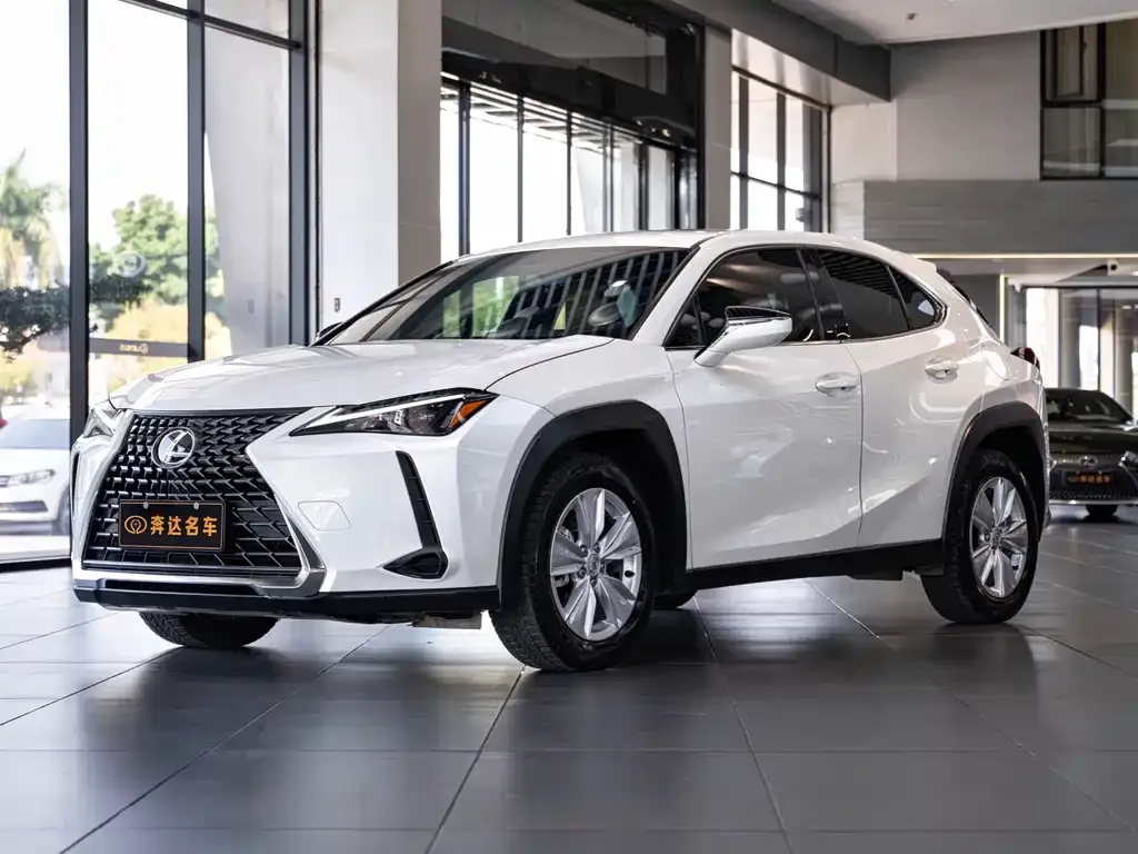 Lexus UX — фото 1