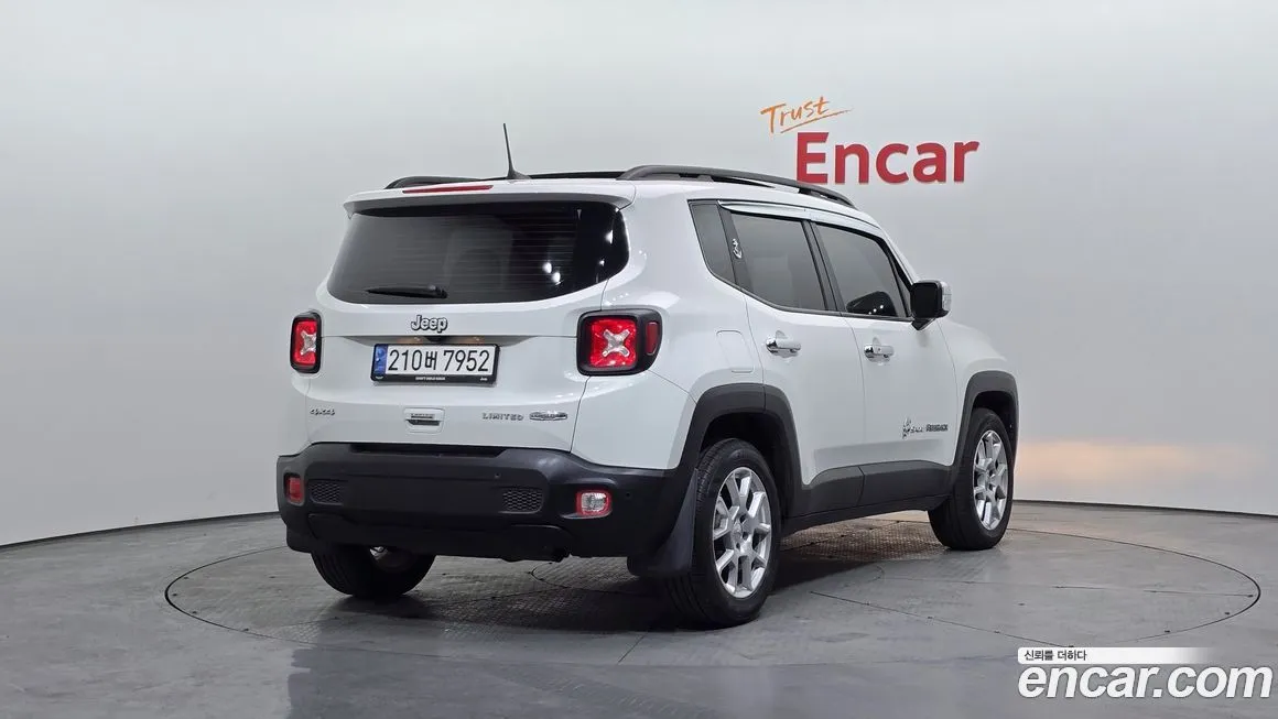 Jeep Renegade — фото 4
