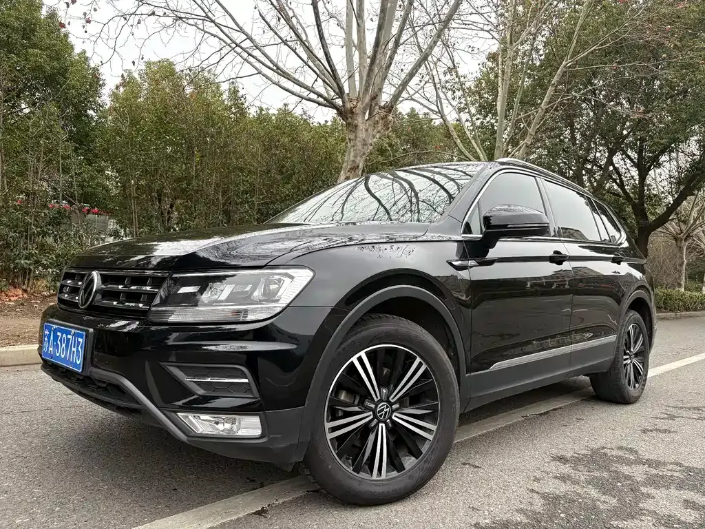Volkswagen Tiguan L — фото 1