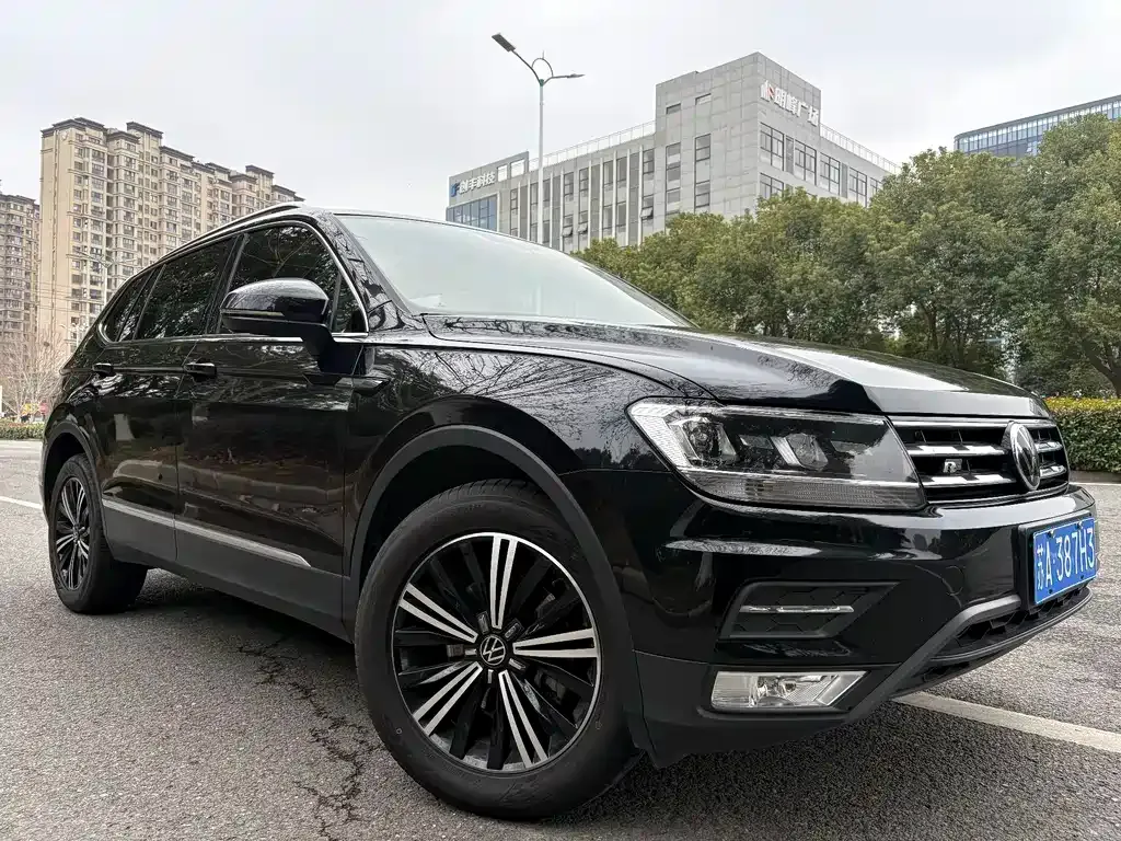 Volkswagen Tiguan L — фото 3