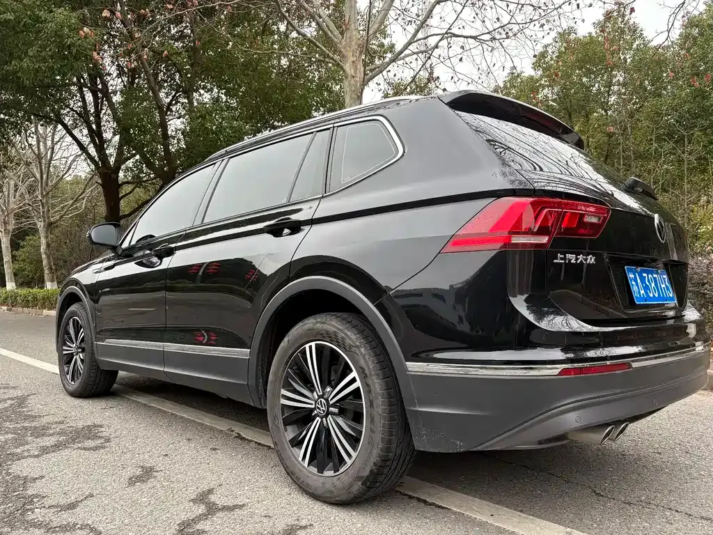 Volkswagen Tiguan L — фото 5