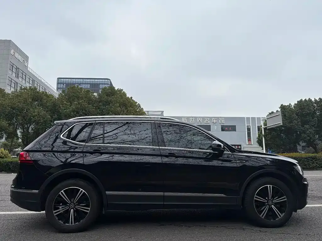 Volkswagen Tiguan L — фото 2