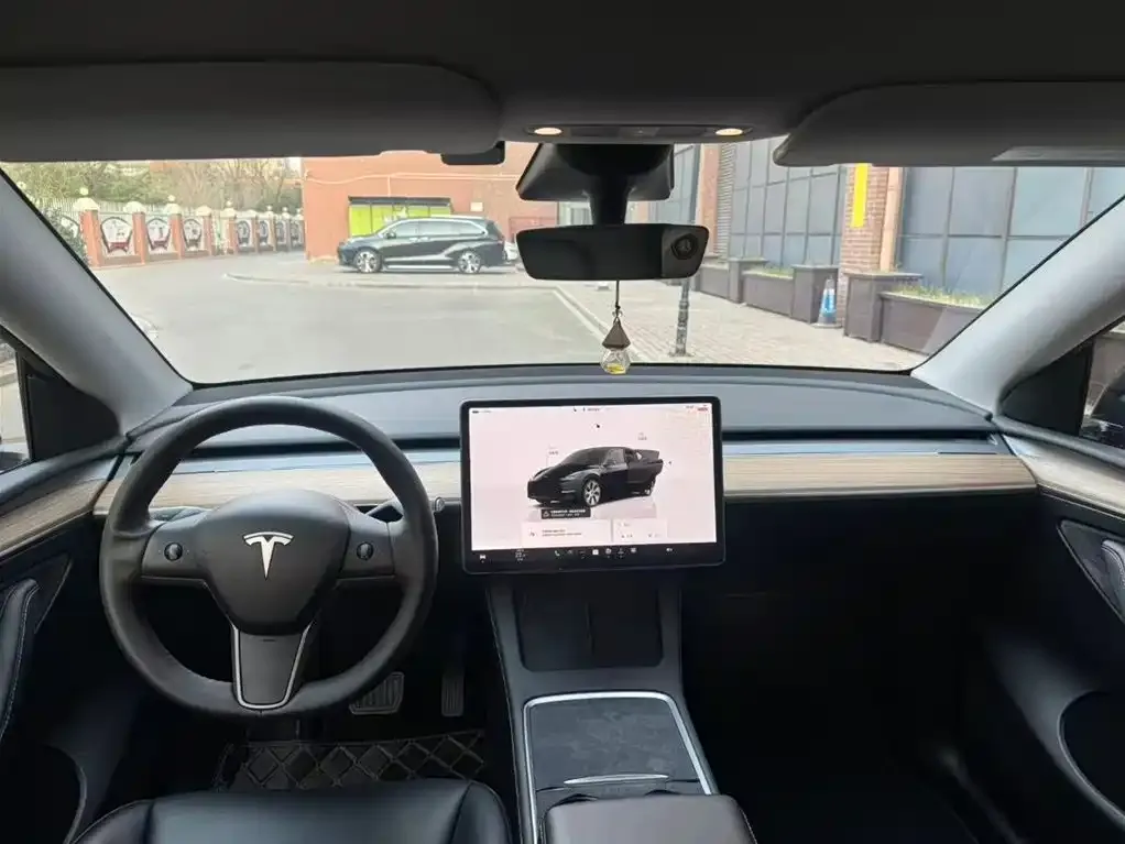 Tesla Model Y — фото 3