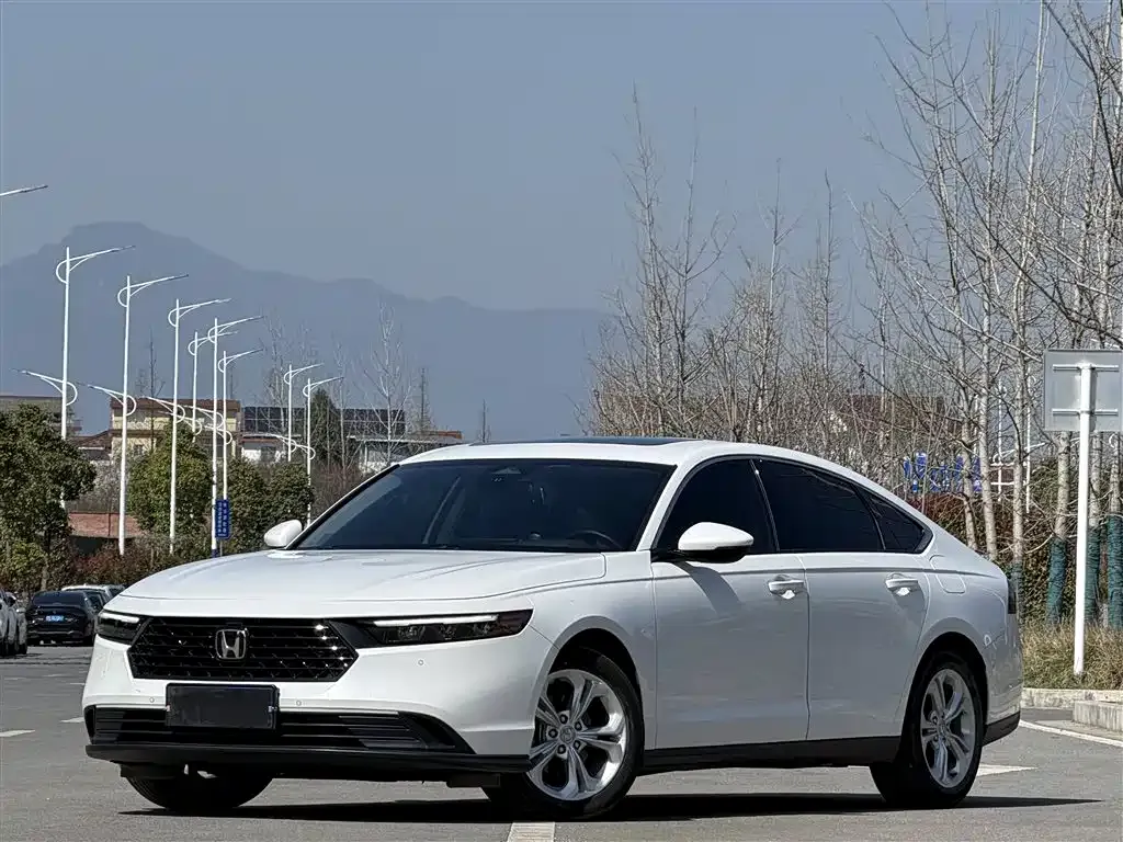 Honda Accord — фото 1