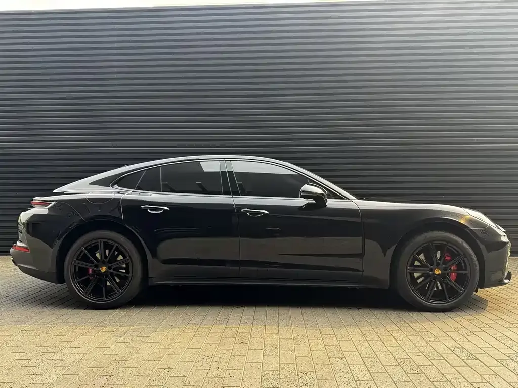 Porsche Panamera — фото 1