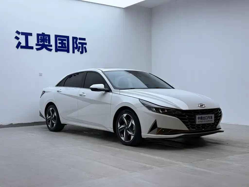Hyundai Elantra — фото 4