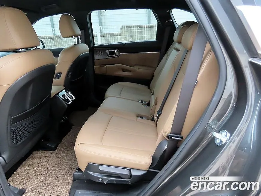 Kia Sorento — фото 10