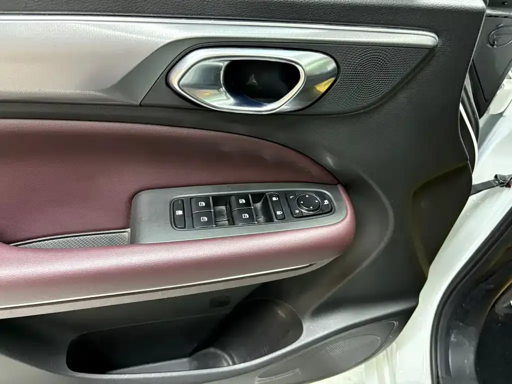 GAC Motor Trumpchi M6 — фото 10