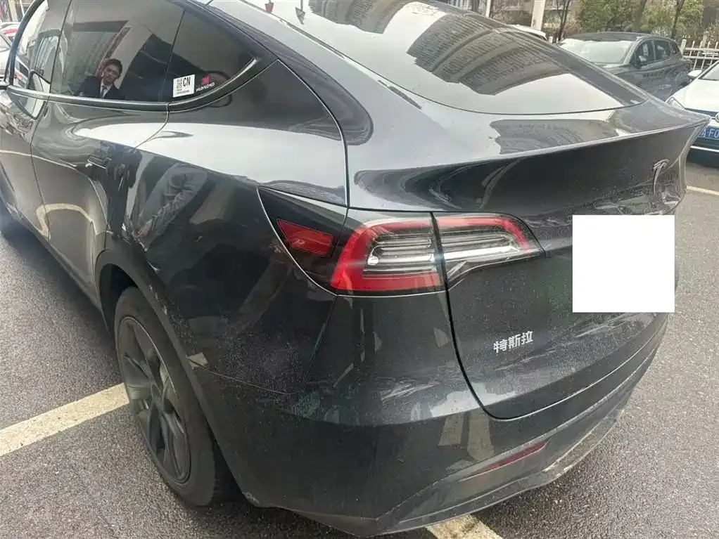 Tesla Model Y — фото 9