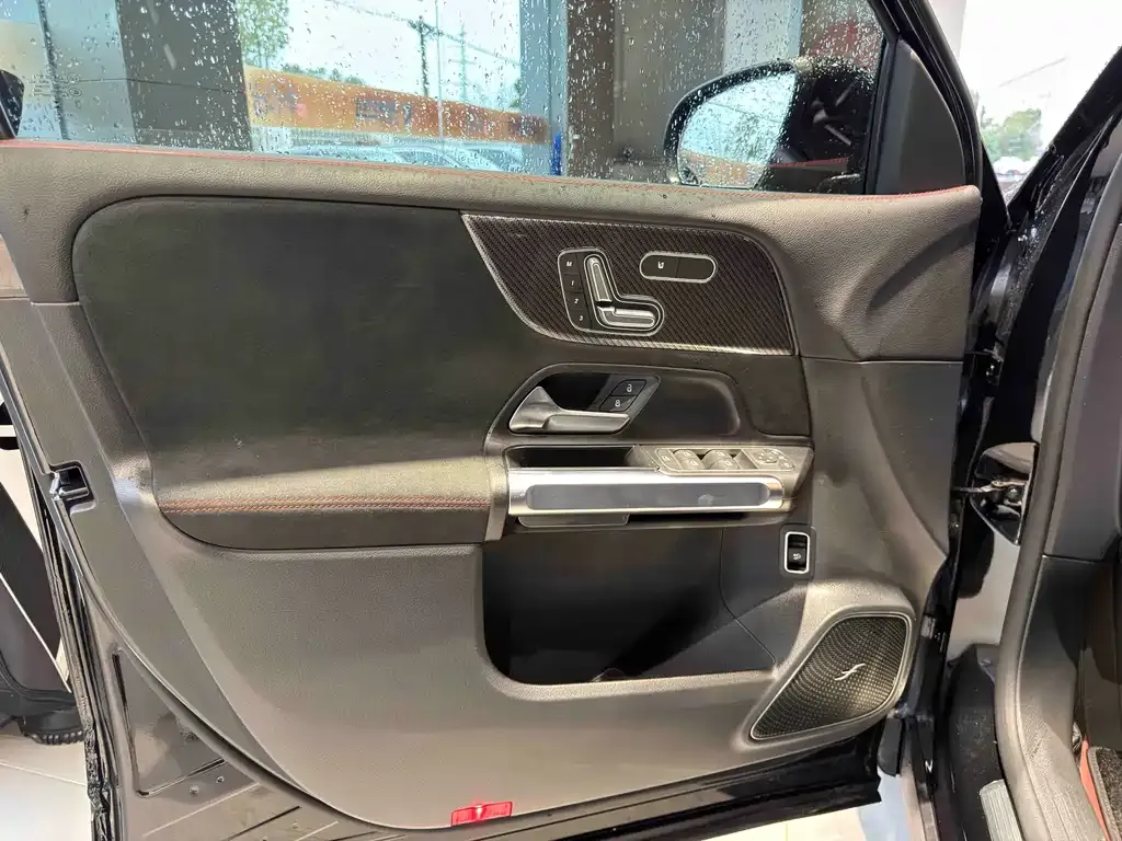 Mercedes-Benz GLB AMG — фото 8