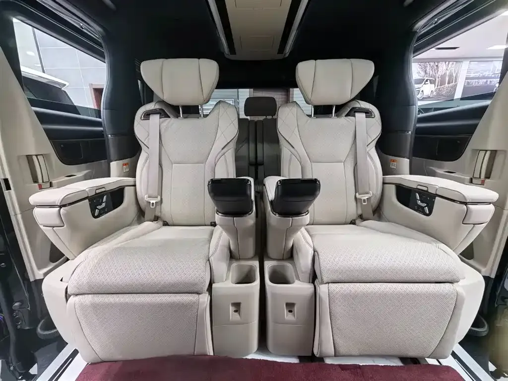 Toyota Alphard — фото 10