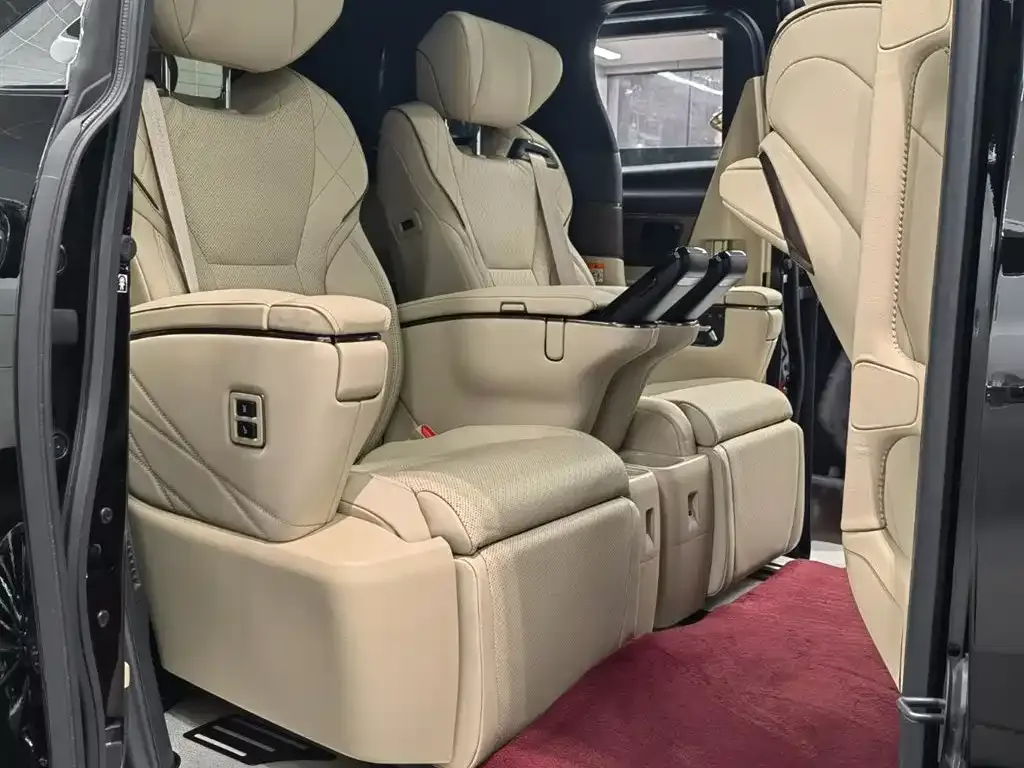 Toyota Alphard — фото 8