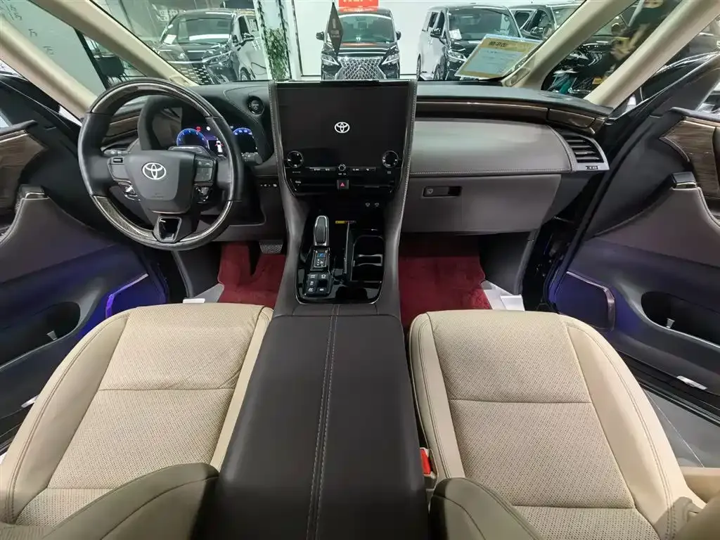 Toyota Alphard — фото 7